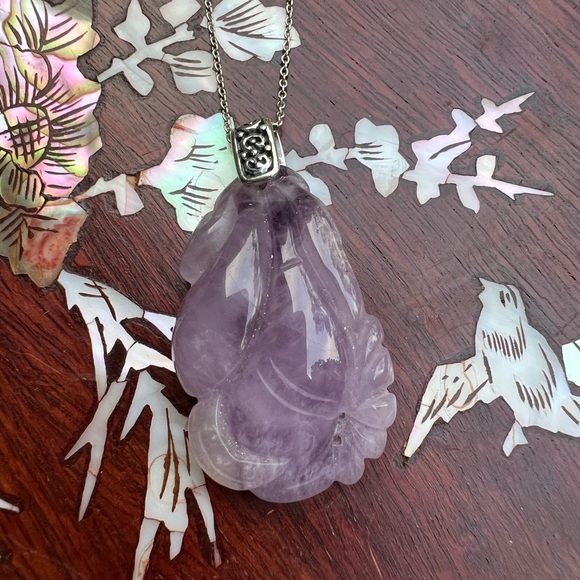 Hand Carved Lavender Jade Pendant on Silver Chain - Picture 4 of 7